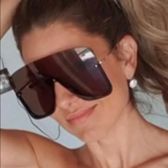 Gucci Oversize mask sunglasses